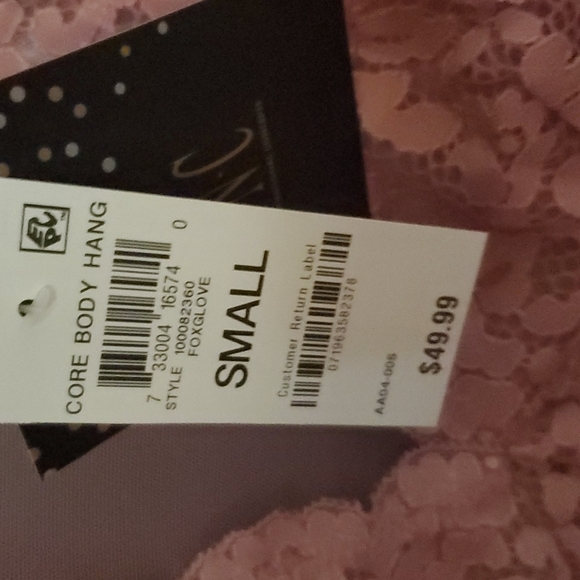 BNWT laceBodysuit ,3 easy to reach snaps closed - Picture 8 of 8